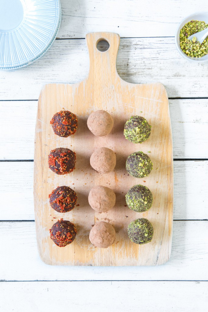 Raw Cacao Protein Balls | Nadia Felsch