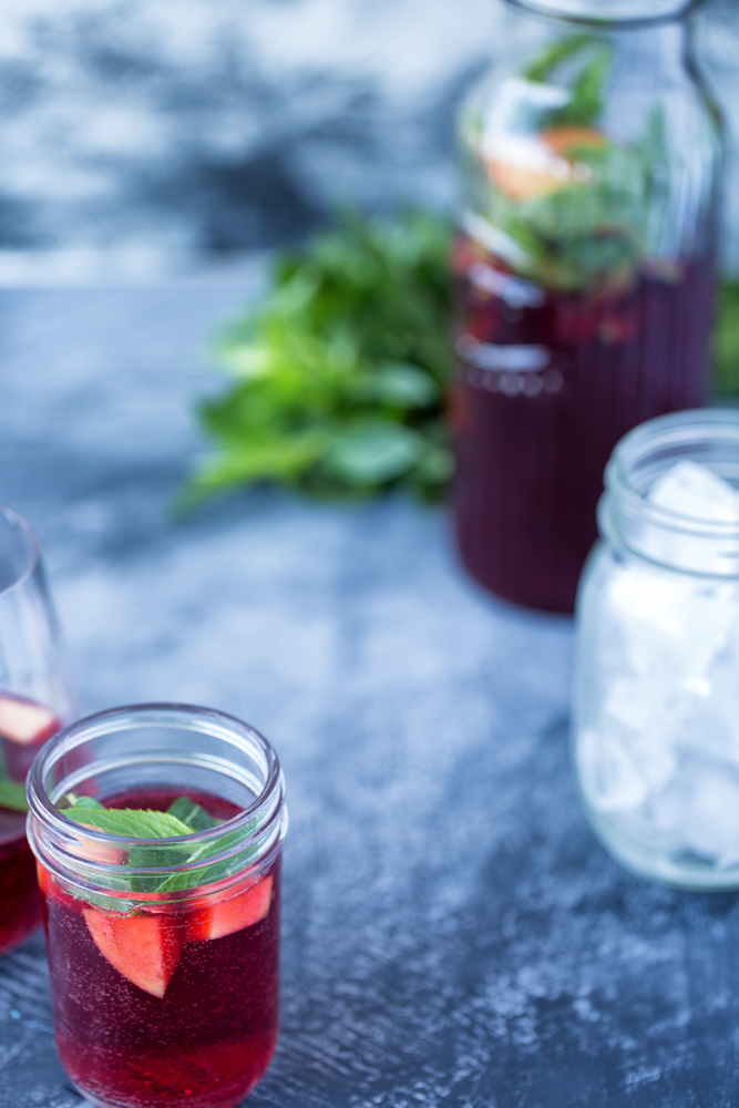 Sparkling Berry Iced Tea | Nadia Felsch